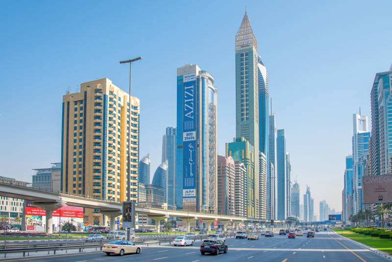 Company registration process in Dubai free zones offering unique tax benefits for businesses from Singapore