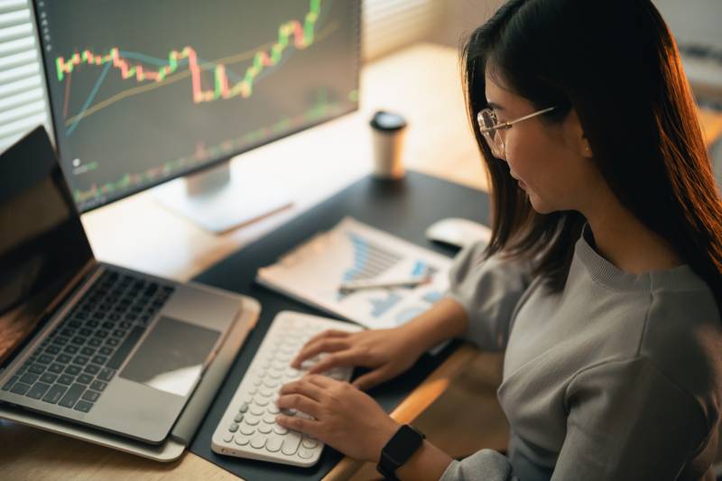 Dubai offers blockchain-friendly regulations and tax flexibility, attracting investors relocating from Singapore