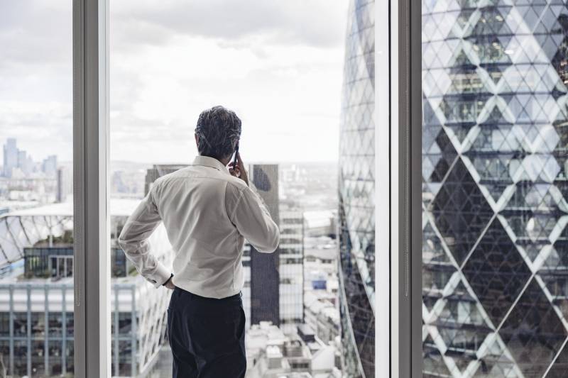 An entrepreneur from London considering Dubai company formation to benefit from lower corporate tax rates