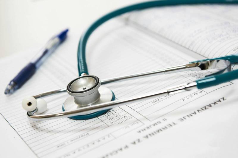 Practicing medicine in Dubai and medical degree certification: guide and tips